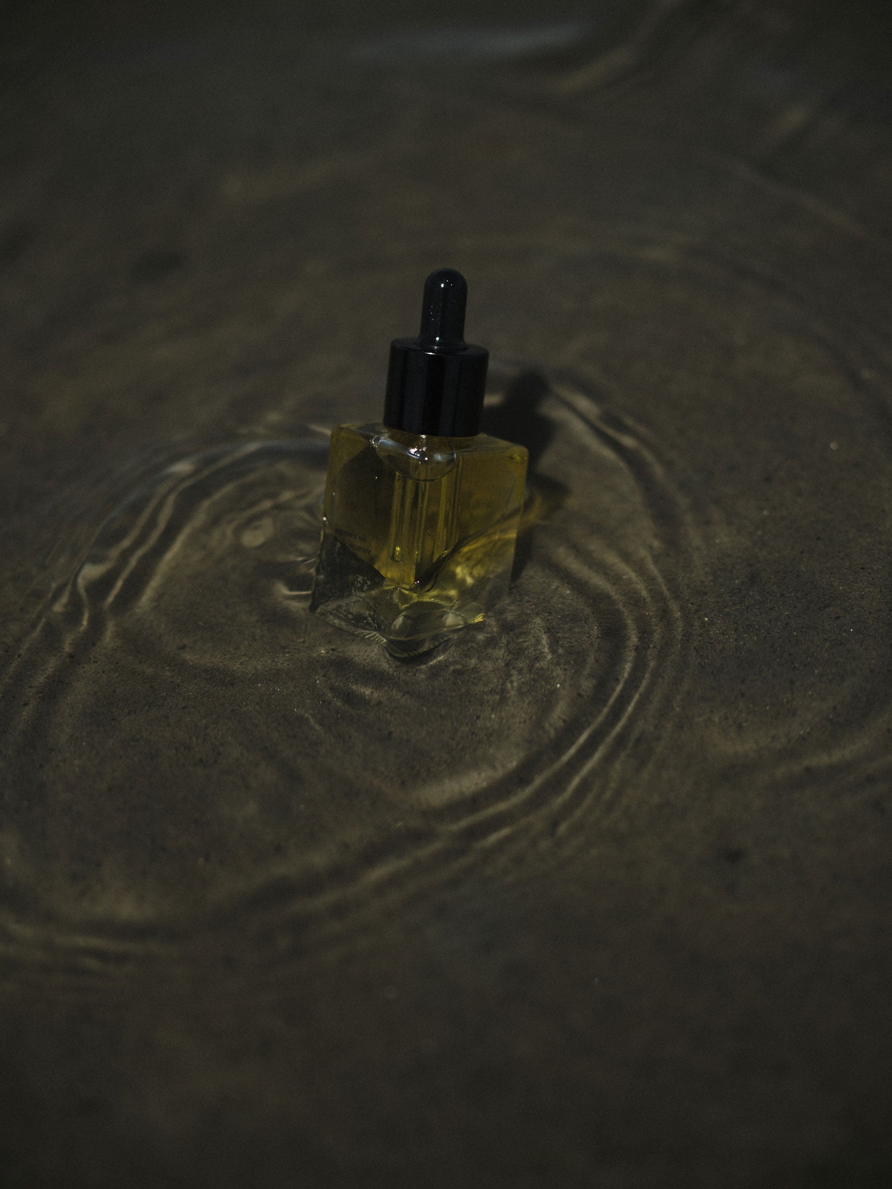 All-natural ingrown oil—the liquid gold you need for a carefree summer
